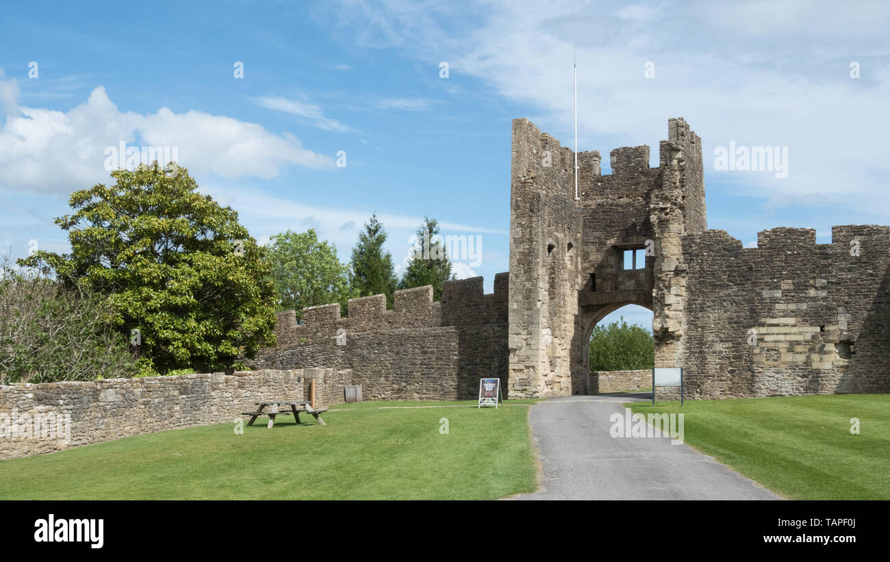 Farleigh Hungerford Castle, Somerset, auf einem Urlaub im Mai Bank Stockfoto