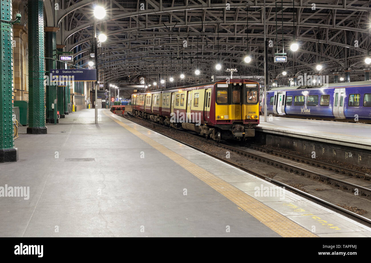 Scotrail Klasse 314 elektrische Zug am Hauptbahnhof von Glasgow Stockfoto