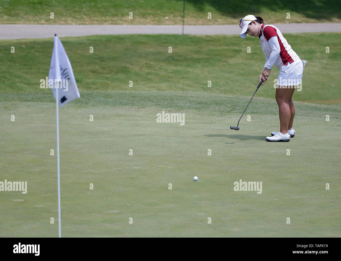 Williamsburg Virginia, USA. 26 Mai, 2019. Moriya Jutanugarn Schläge am 8. Grün während der Endrunde der Reine Seide Meisterschaft auf der Kingsmill Resort River Kurs in Williamsburg Virginia. Justin Cooper/CSM/Alamy leben Nachrichten Stockfoto