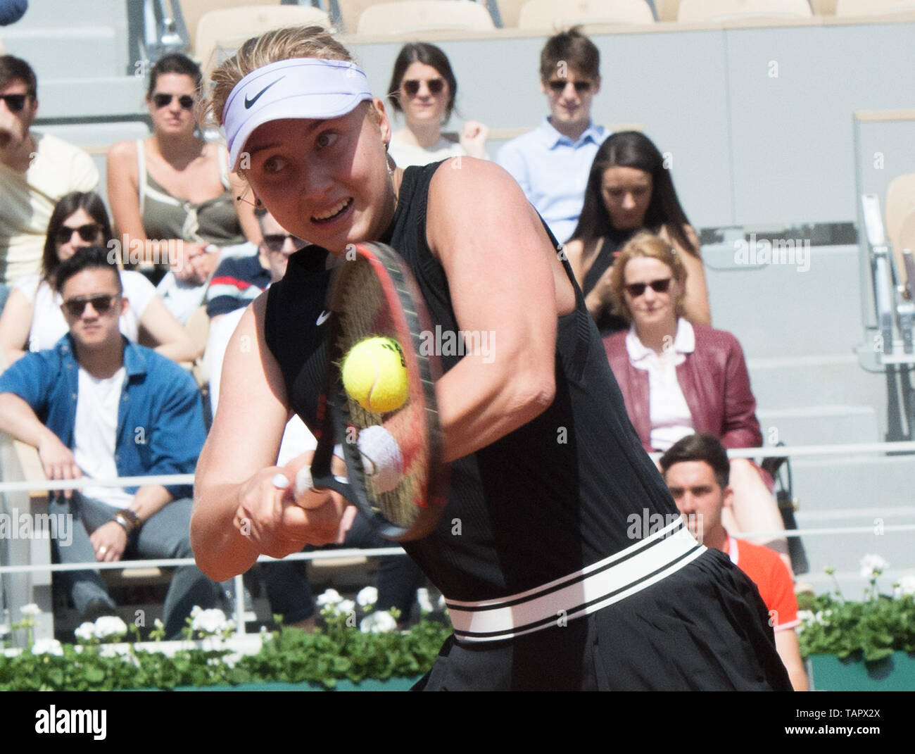 Paris, Frankreich. 26 Mai, 2019. Anastasia Potapova (RUS) besiegt Angelique Kerber (GER) 6-4, 6-2, bei den French Open in Roland-Garros in Paris, Frankreich gespielt wird. © Karla Kinne/Tennisclix 2019/CSM/Alamy leben Nachrichten Stockfoto