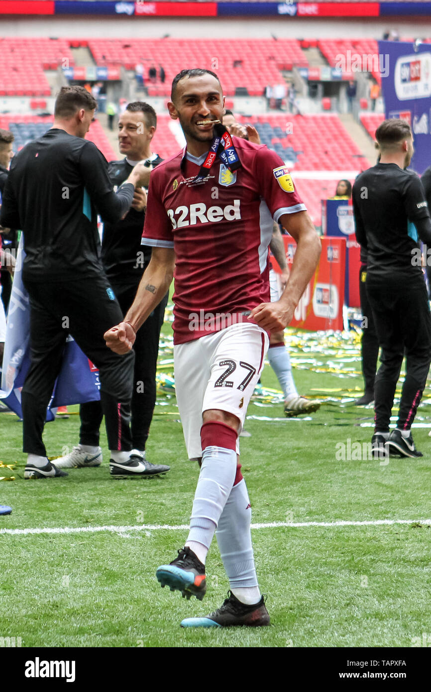 London, Großbritannien. 27. Mai, 2019. Ahmed Elmohamady von Aston Villa feiert die Förderung während der efl Sky Bet Meisterschaft Play-Off Finale zwischen Aston Villa und Derby County im Wembley Stadion, London, England am 27. Mai 2019. Foto von Ken Funken. Nur die redaktionelle Nutzung, eine Lizenz für die gewerbliche Nutzung erforderlich. Keine Verwendung in Wetten, Spiele oder einer einzelnen Verein/Liga/player Publikationen. Credit: UK Sport Pics Ltd/Alamy leben Nachrichten Stockfoto