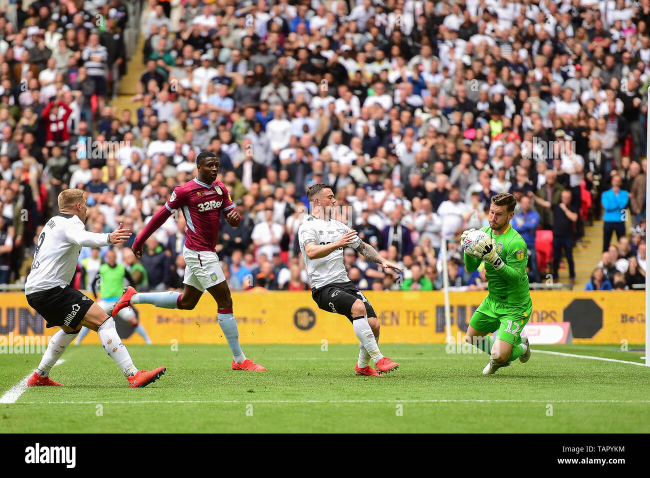 London, Großbritannien. 27. Mai, 2019. Jed Steer (12) von Aston Villa macht ein während der Sky Bet Championship Match zwischen Aston Villa und Derby County im Wembley Stadion, London am Montag speichern 27. Mai 2019. (Credit: Jon Hobley | MI Nachrichten) Credit: MI Nachrichten & Sport/Alamy leben Nachrichten Stockfoto