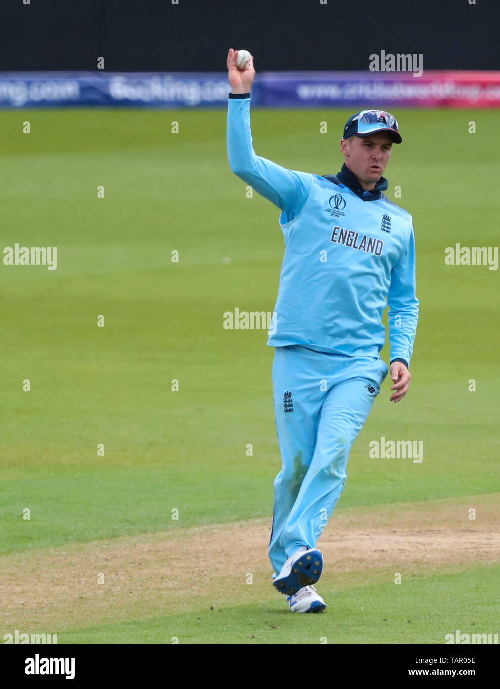 London, Großbritannien. 27. Mai 2019. Jason Roy von England fielding während der ICC Cricket World Cup Testspiel zwischen England und Afghanistan, am Kia Oval, London. Quelle: European Sports Fotografische Agentur/Alamy leben Nachrichten Stockfoto