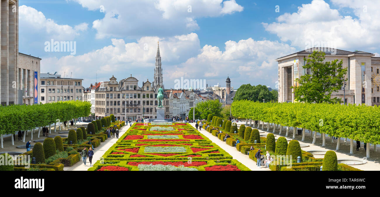 Brüssel Belgien Mont des Arts Garden Menschen, die in den Gärten des Mont des Arts Garden Kunstberg wandern brüssel Belgien EU Europa Stockfoto