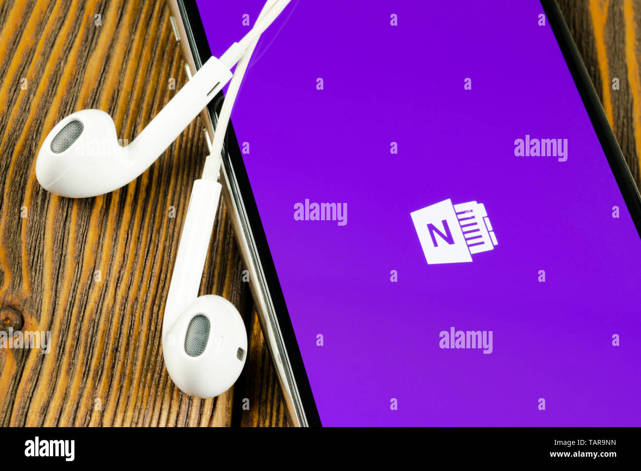 Helsinki, Finnland, 4. Mai 2019: Microsoft OneNote office Symbol auf Apple iPhone X-close-up. Microsoft eine Note App Symbol. Microsoft Auf Stockfoto