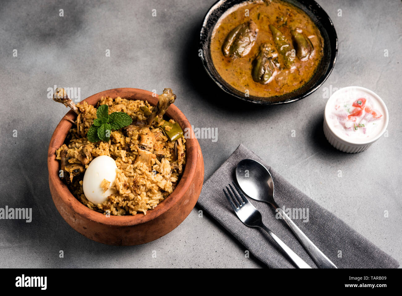 Chicken Biryani in irdenen Topf Stockfoto