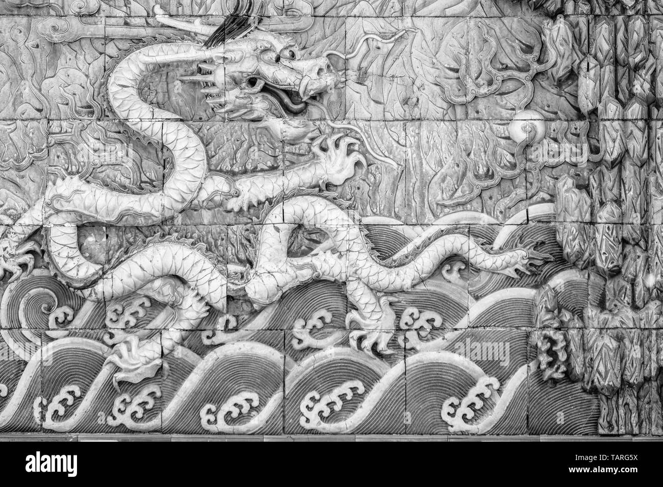 Eine gläserne Drache aus den neun Drachen in der Verbotenen Stadt in Peking, China Stockfoto