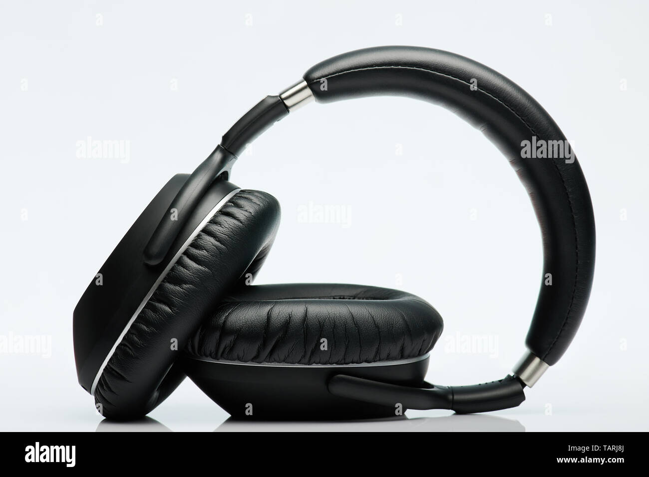 Kopfhörer faltbar Schwarz auf Weiß studio Hintergrund isoliert Stockfoto