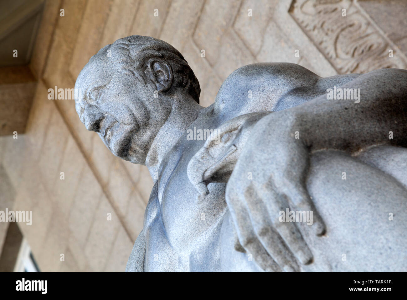 Antlitz von Johann Wolfgang von Goethe auf einer Statue in Wiesbaden, die Landeshauptstadt von Hessen, Deutschland. Die Statue ist auf den Stufen des Museums Wiesbaden. Stockfoto