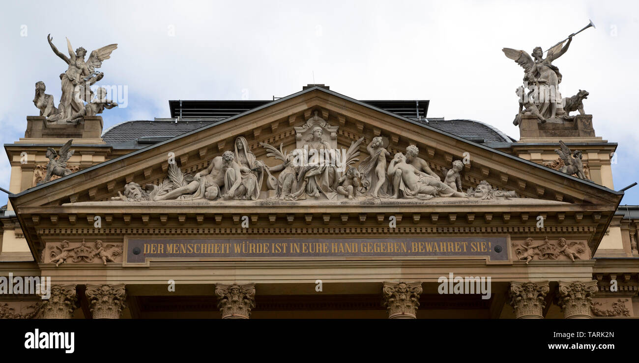 Das Hessische Staatstheater (Hessisches Staatstheater) in Wiesbaden, die Landeshauptstadt von Hessen, Deutschland. Stockfoto