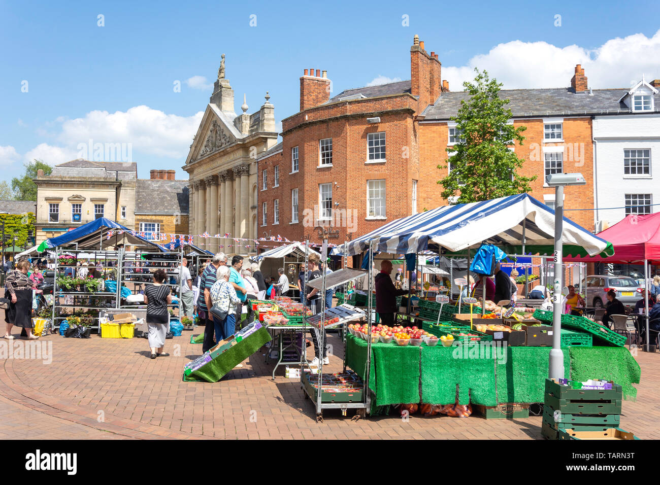 Bauernmarkt auf dem Marktplatz, Banbury, Oxfordshire, England, Vereinigtes Königreich Stockfoto