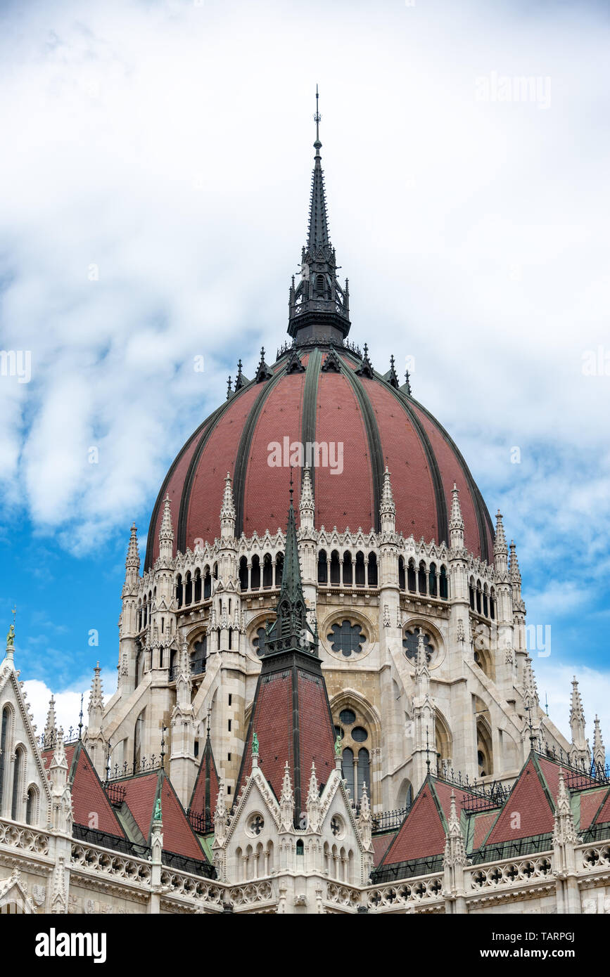 Vertikale Vierw der Kuppel des herrlichen ungarischen Parlament in Budapest, Ungarn Stockfoto