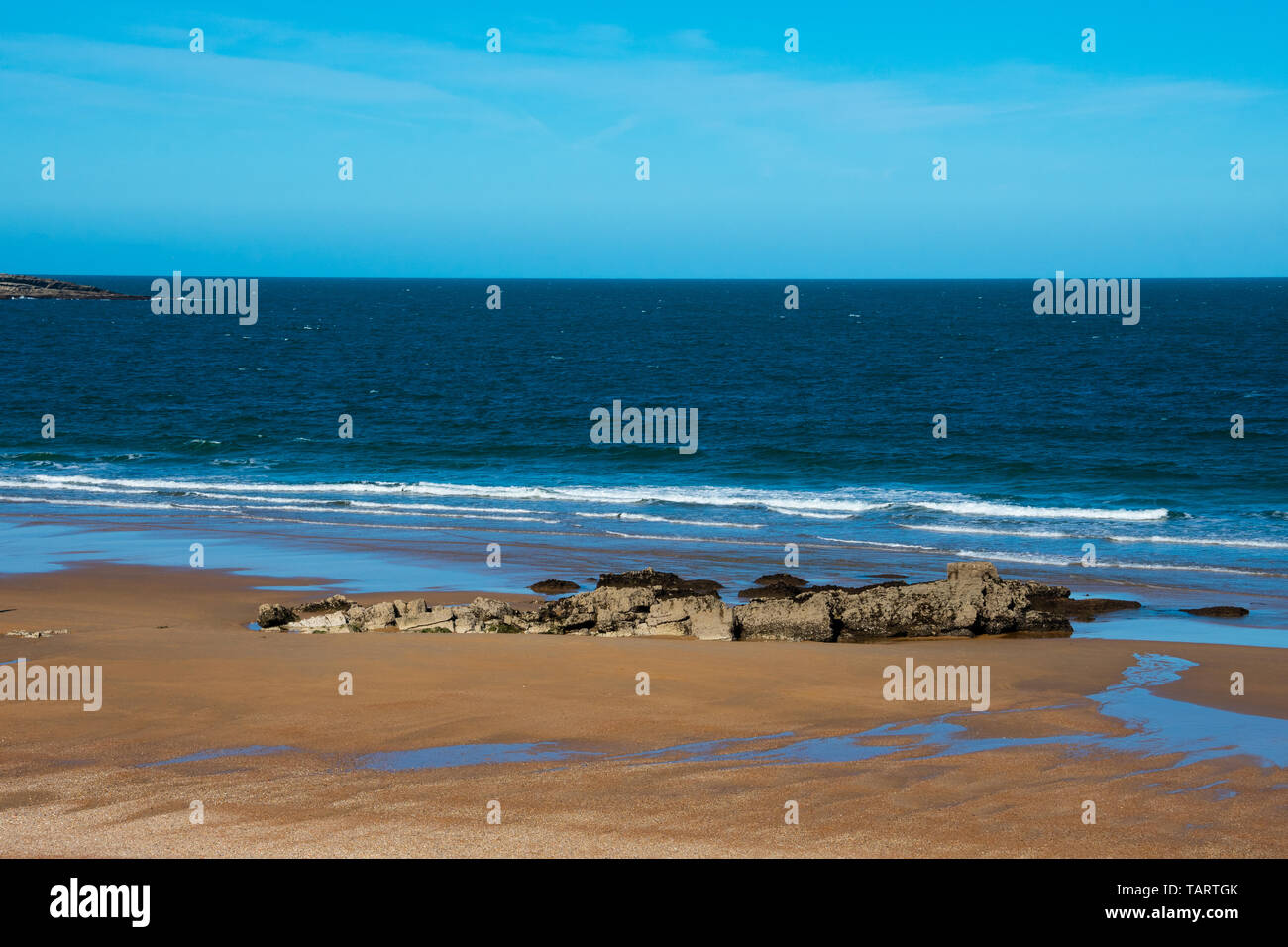 Santander, Spanien. Februar 12, 2019. Blick auf das Kantabrische Meer (Mar Cantabrico) von Magdalena Halbinsel Stockfoto