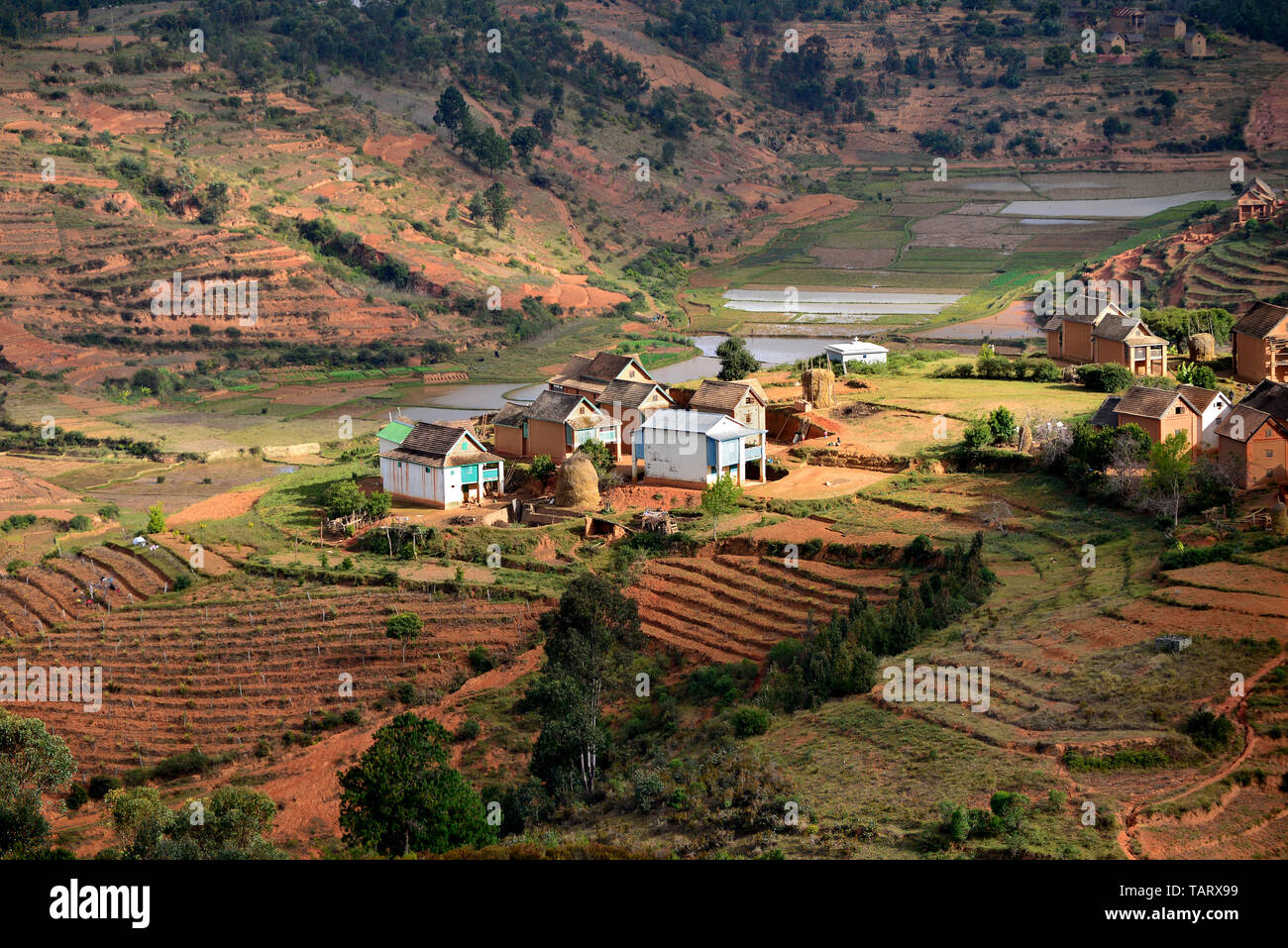 Panoramablick auf einem traditionellen Madagasy kleines Dorf im Hochland, zentralen Madagaskar Stockfoto