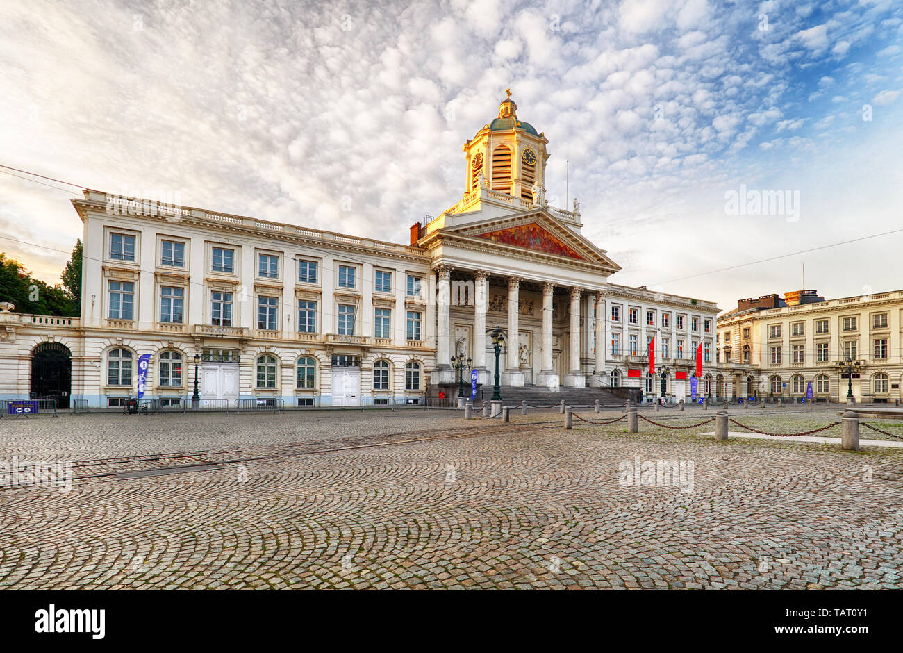 Brüssel - Royal Square mit Kirche Saint Jacques sur Coudenberg und Denkmal von Gottfried von Bouillon. Stockfoto