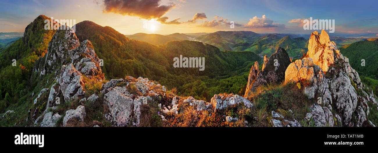 Panorama Mountain Landschaft bei Sonnenuntergang, Slowakei, Vrsatec Stockfoto