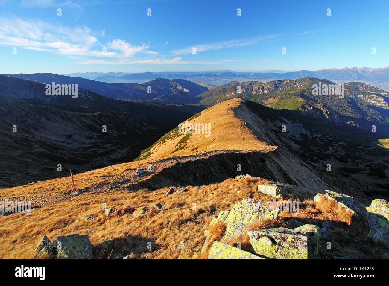 Bergpanorama im Herbst in der Slowakei - Kleine Tatra - dumbier Stockfoto