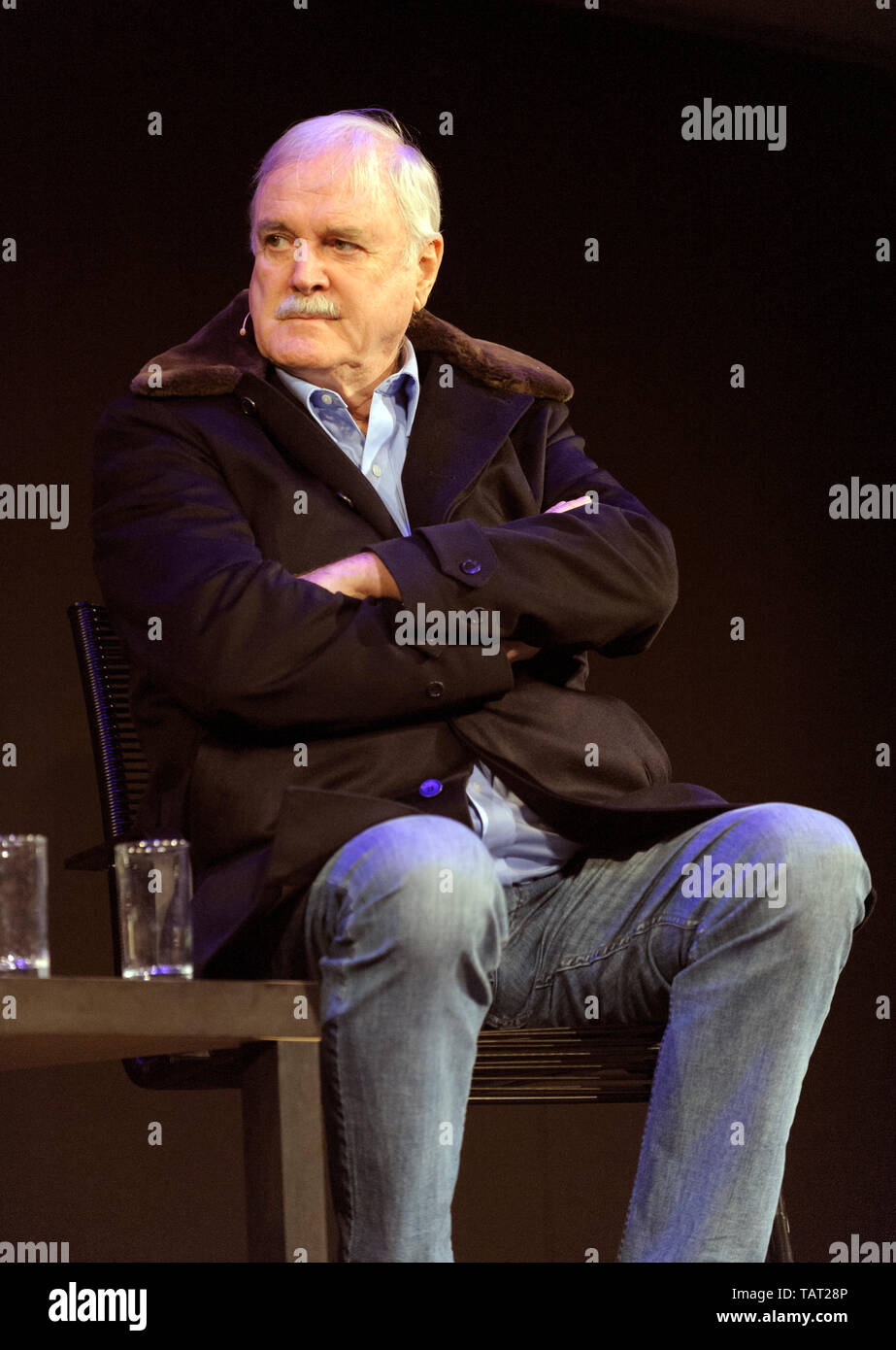 Englischer Schauspieler, Komiker, Autor und Filmproduzent John Cleese am Cheltenham Literatur Festival, 11. Oktober 2014. Stockfoto