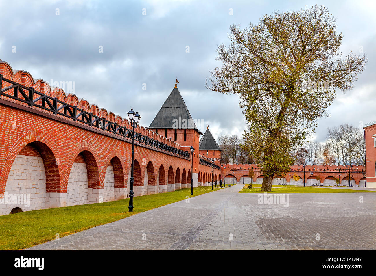 Die tulaer Kreml, ein Denkmal der Architektur des 16. Jahrhunderts. Die Festungsmauer und Turm. Die Stadt Tula. Russland Stockfoto
