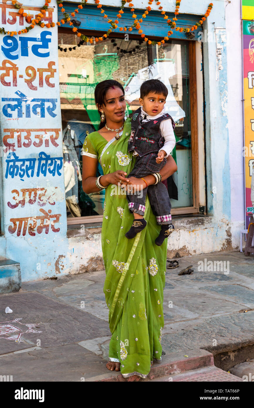 Indische Frau mit einem Kind Stockfoto
