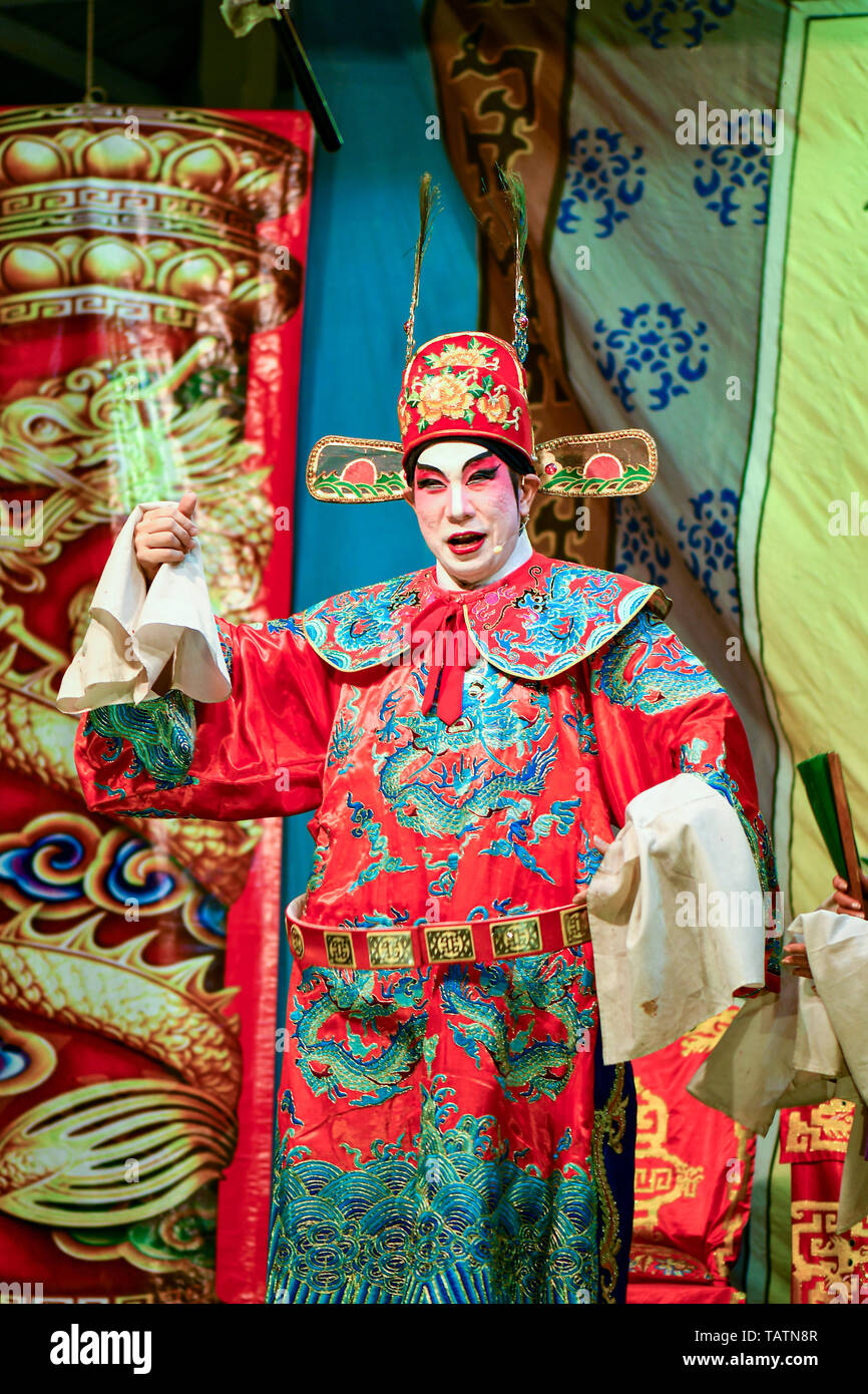 Chinesische Oper Schauspieler und Schauspielerin mit voller Make-up Stockfoto