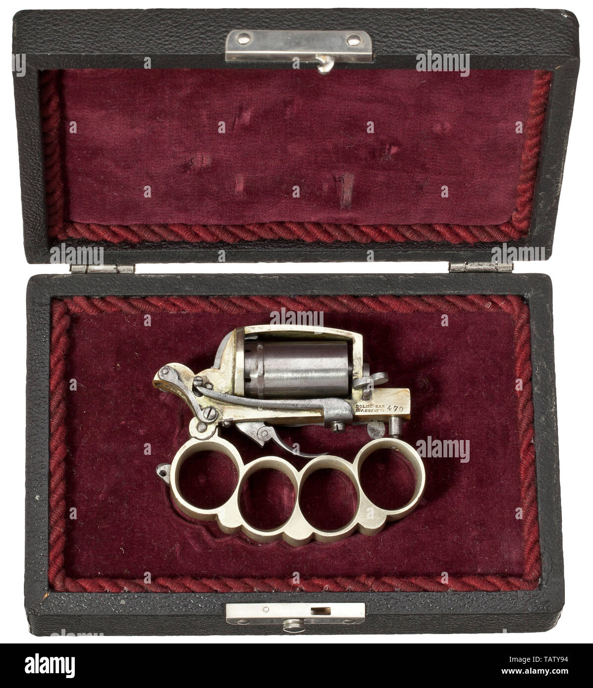 Ein 'Apache' Revolver, Dolne System, in seinem Fall, um 1870, eine Kombination aus Revolver, winkte der Dolch und knuckleduster. In seltenen Kaliber 5 mm SF.-Nr. 470. Rechts vorn auf dem Rahmen unterzeichnet 'DOLNE - BAR/INV.BREVETE 470'. In Lüttich produziert. Double Action. Frühes Modell mit unfluted, sechs-Zylinder erschossen. Klappbare auslösen. Stahl Zylinder, Dolch, Trigger, Beschläge und Schrauben, ohne Ende. Nickel Rahmen und knuckleduster, teilweise nur wenige Flecken. Insgesamt eine sehr gute Zustand des Einzelteils ein seltenes Sammlerstück. Schonende Reinigung kann das Aussehen zu verbessern. In Schwarz, später habe ich, Additional-Rights - Clearance-Info - Not-Available Stockfoto