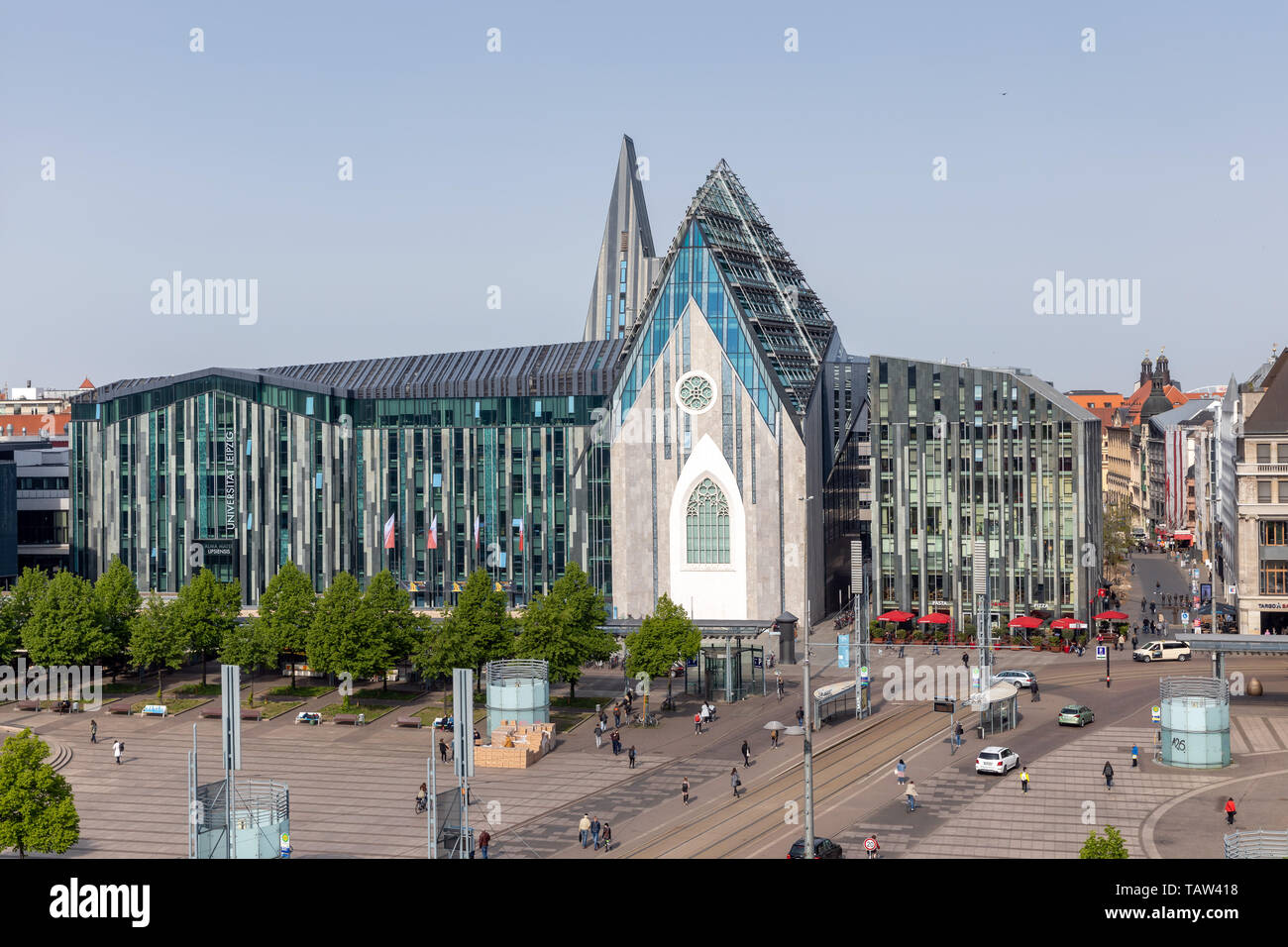 Leipzig, Deutschland. 08 Mai, 2019. Das neue Paulinum der Universität Leipzig am Augustusplatz, genommen am 08.05.2019. Die historischen Paulinerkirche/Universitaetskirche, von dem dieser Teil des neuen Gebäudes ist eine Erinnerung ist, wurde zu DDR-Zeiten im Jahr 1968 gesprengt und musste dann der Neubau der Karl-Marx-Universität zu geben. Quelle: Thomas Schulze/dpa-Zentralbild/ZB/dpa/Alamy leben Nachrichten Stockfoto
