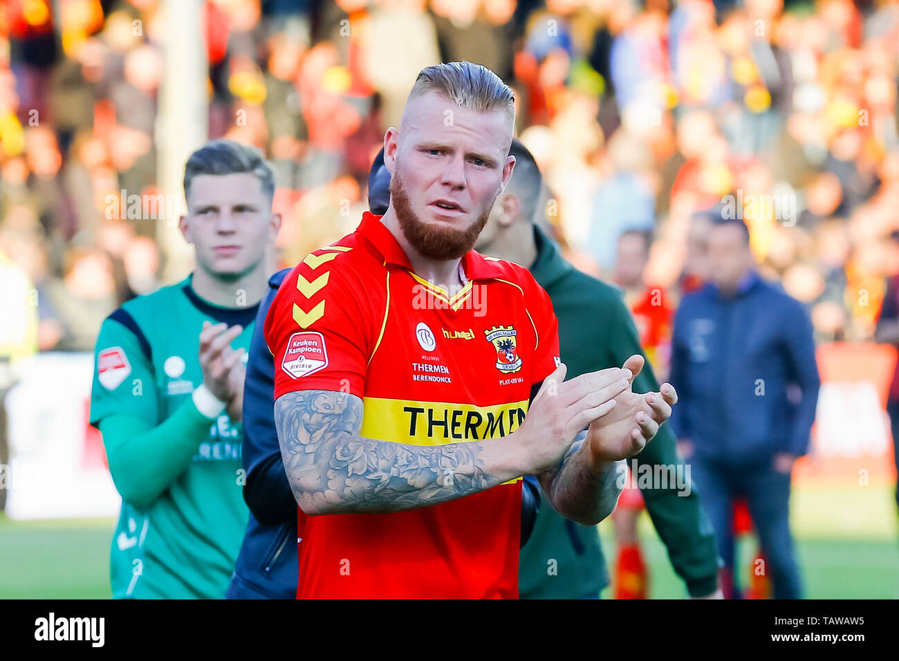 Deventer, Niederlande. 28 Mai, 2019. DEVENTER, Stadion De Adelaarshorst, 28-05-2019, Saison 2018/2019, Niederländisch Keuken Kampioen Play-offs Finale. Ergebnis 4-5, GA Adler Spieler Thomas Verheydt niedergeschlagen nach dem verlorenen Spiel während des Spiels Go Ahead Eagles - RKC (Play-off) Credit: Pro Schüsse/Alamy leben Nachrichten Stockfoto