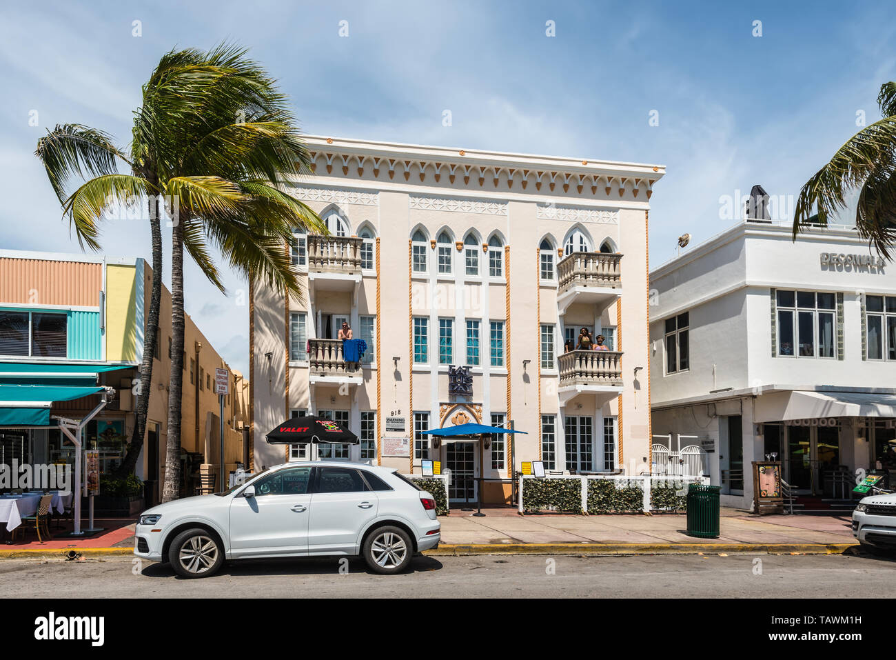 Miami, FL, USA - 19. April 2019: Die Fat Tuesday South Beach Bar auf dem Ocean Drive im historischen Art-Deco-Viertel von Miami South Beach in Miami, Stockfoto