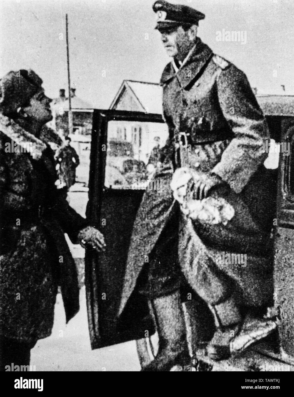 Schlacht um Stalingrad, General friedrich Paulus geht in das Hauptquartier der Kapitulation, Stalingrad 1943 zu unterzeichnen Stockfoto