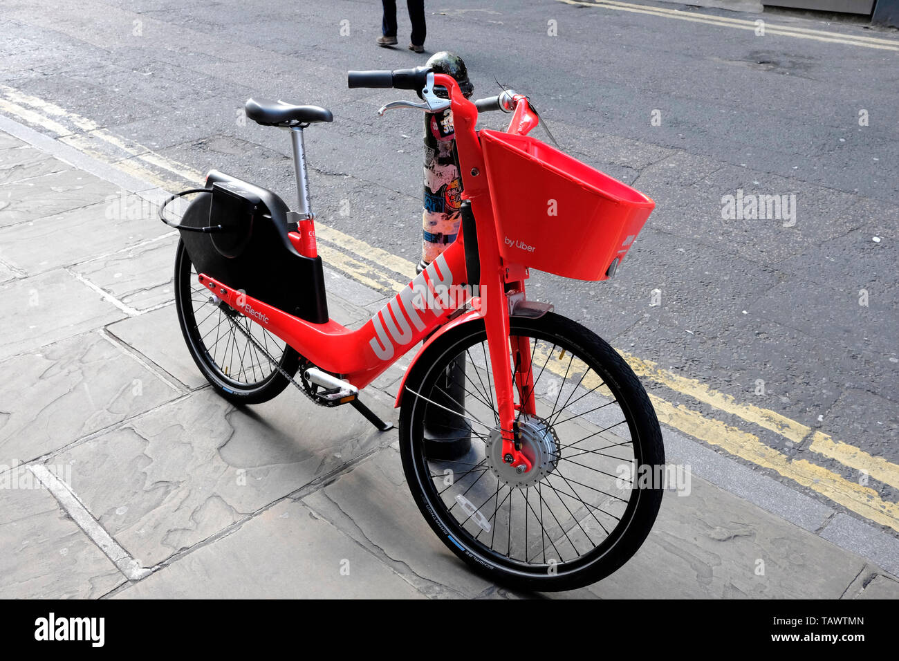 Uber bringt elektrische Fahrradvermietung in London Stockfoto