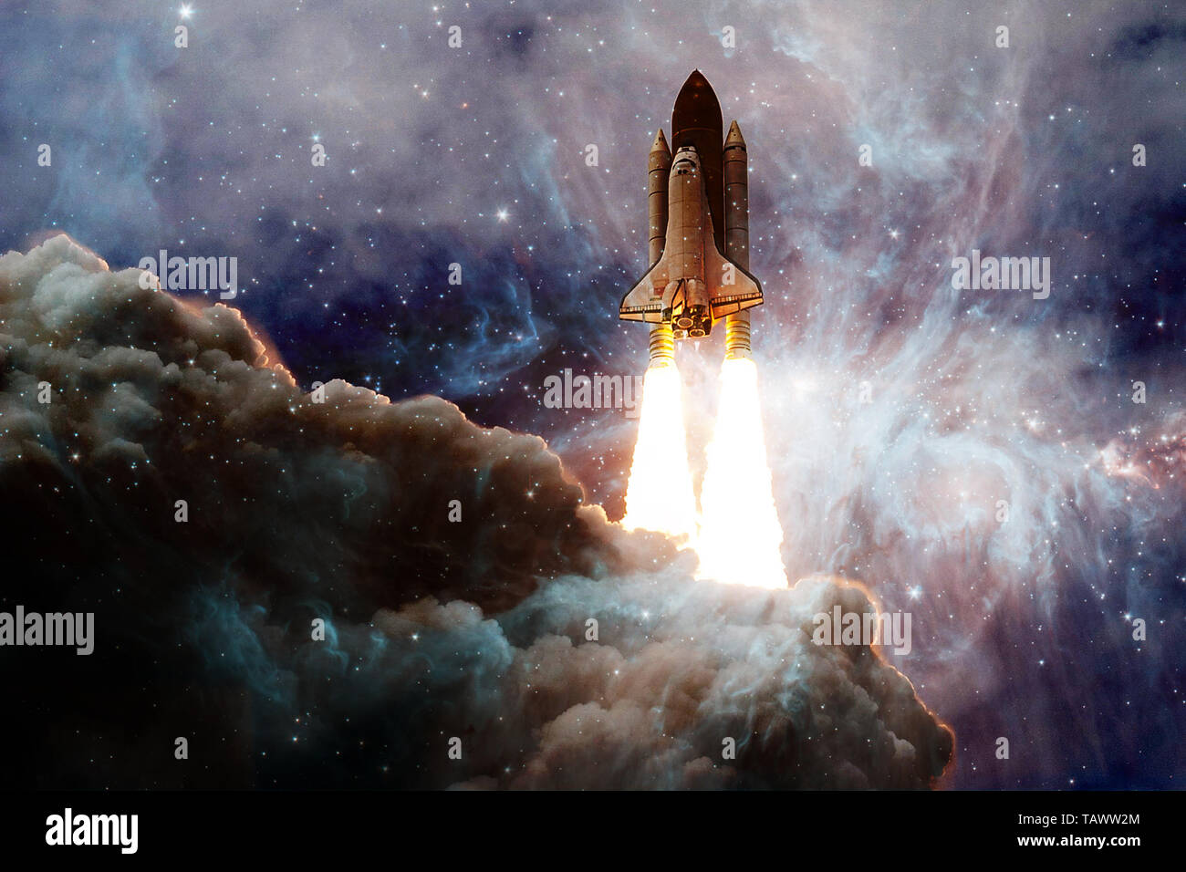 Space Shuttle, die auf einer Mission. Deep Space. Schönheit des unendlichen Universums. Elemente dieses Bild von der NASA eingerichtet Stockfoto