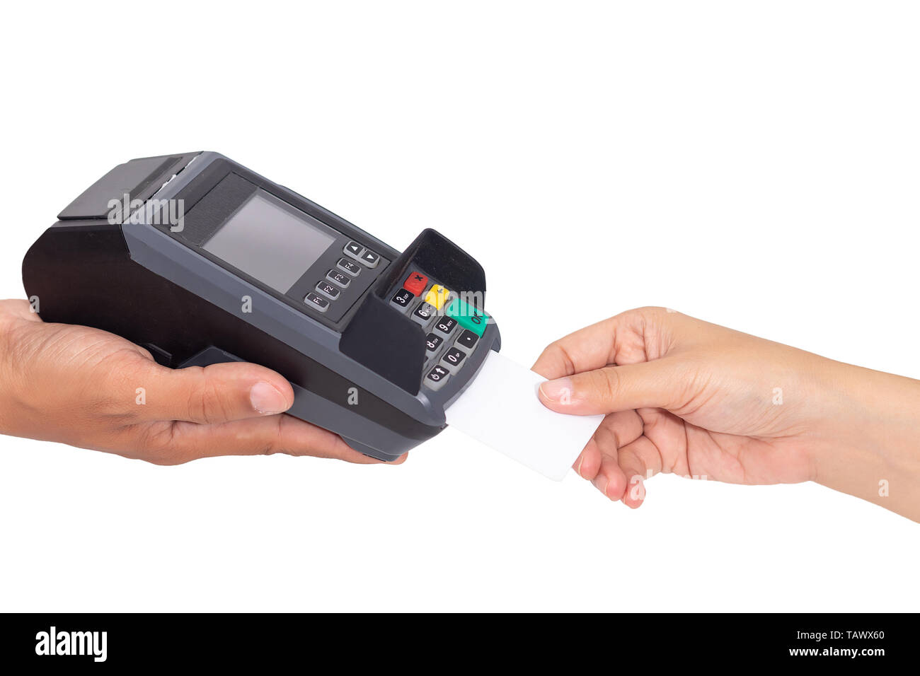 Zahlung mit Kreditkarte Konzept. close-up Hand credit card ein mock up mit weißen leere Karte mit einer Karte Maschine wischen Anschlußklemme isoliert auf weißem Hinterg Stockfoto