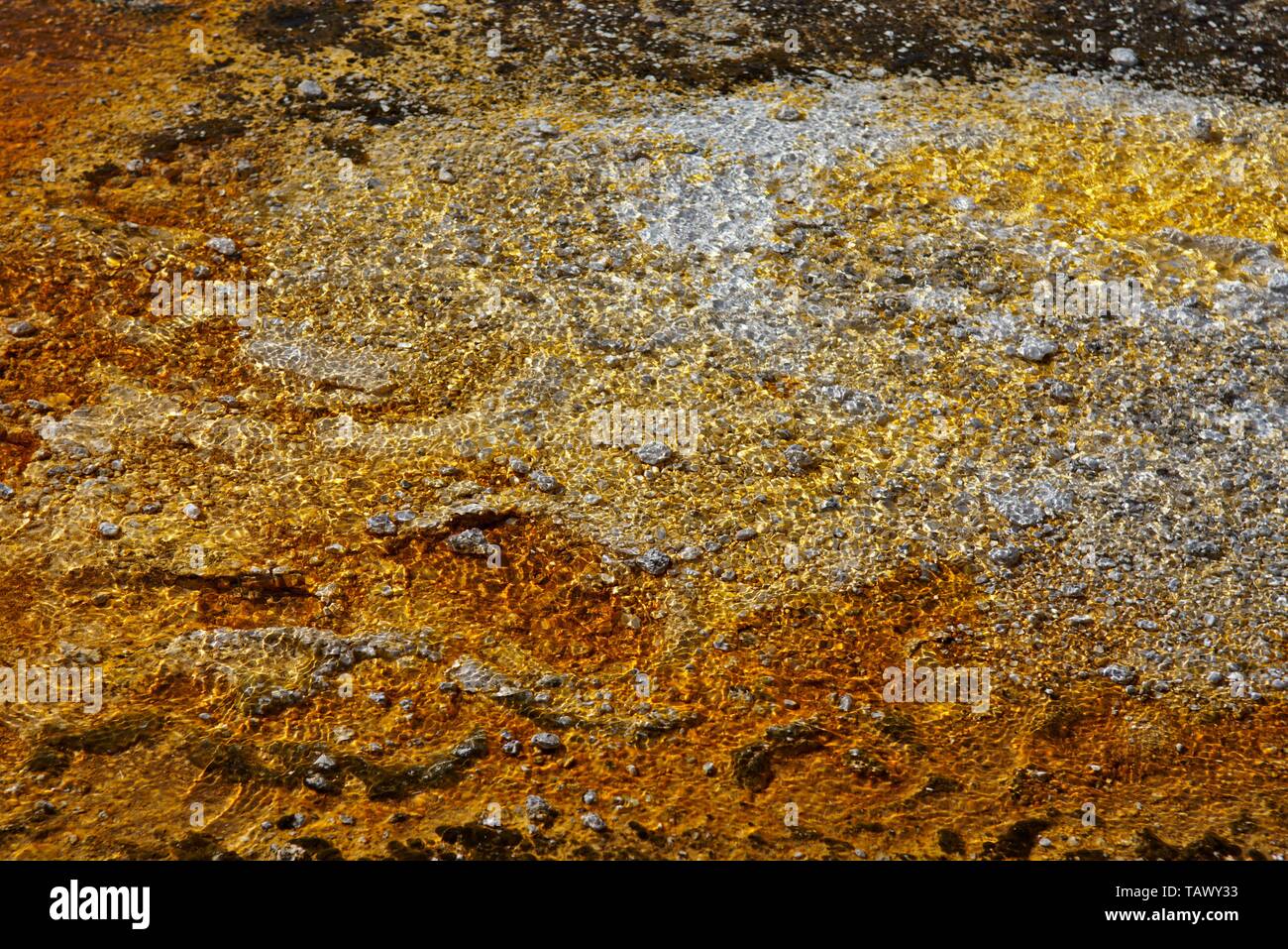 Eine goldene, Rusty Stream unten Stockfoto