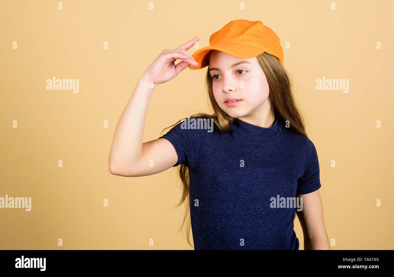 Madchen Niedliche Kind Snapback Cap Oder Mutze Beige Hintergrund Kleines Madchen Tragen Helle Baseball Cap Moderne Mode Hut Oder Mutze Elegantes Accessoire Kids Fashion Zuversichtlich Mit Diesem Cap Stockfotografie Alamy