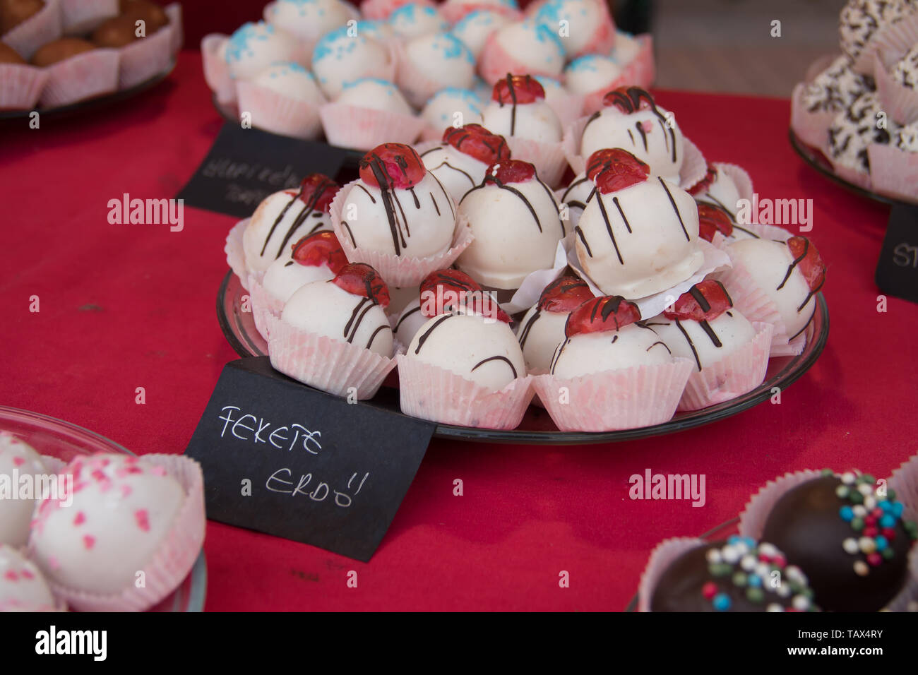 Feinste Sammlung von Ungarischen Plätzchen und Kuchen, auf den Straßen der Stadt Szeged, Ungarn Stockfoto