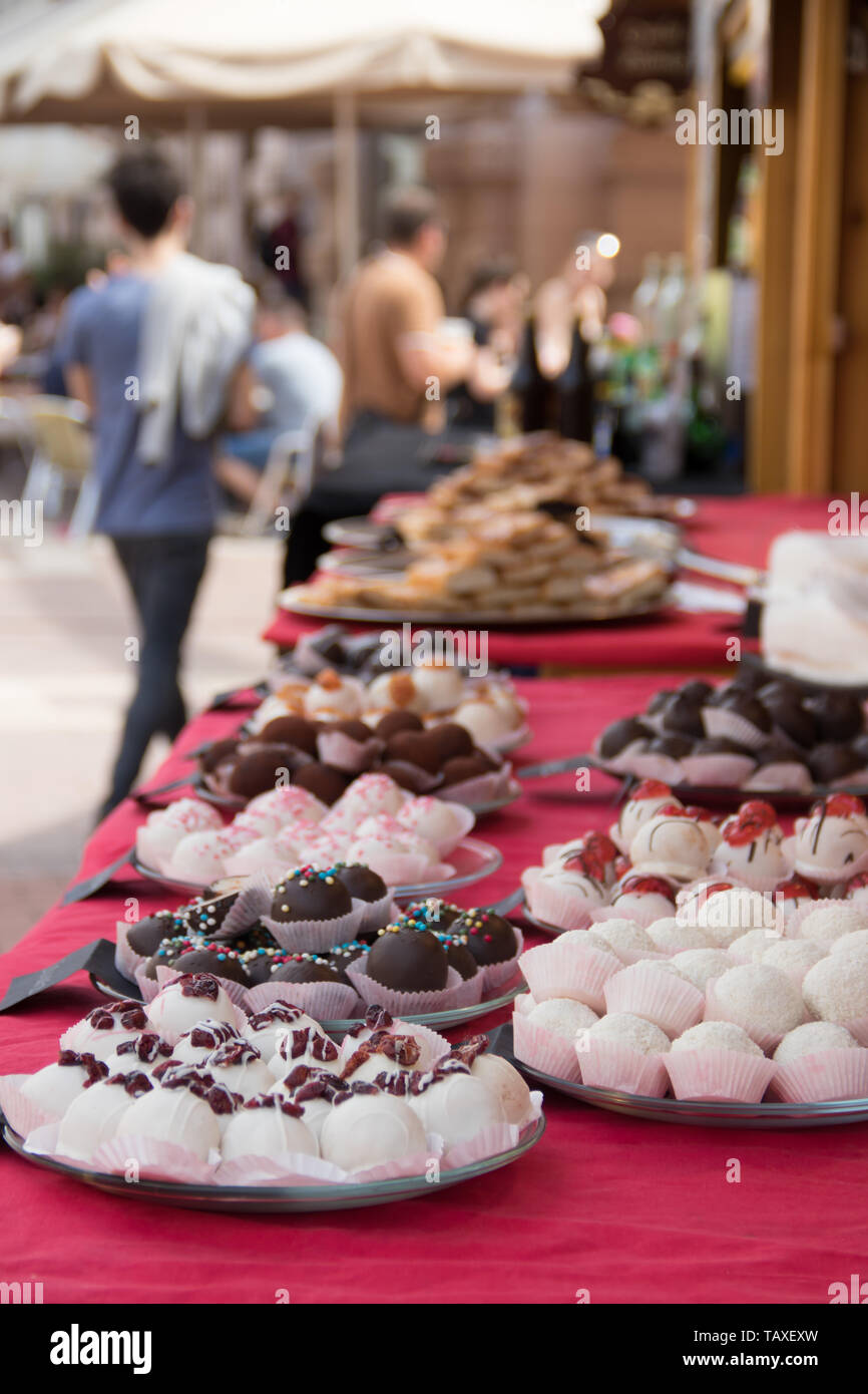 Feinste Sammlung von Ungarischen Plätzchen und Kuchen, auf den Straßen der Stadt Szeged, Ungarn Stockfoto