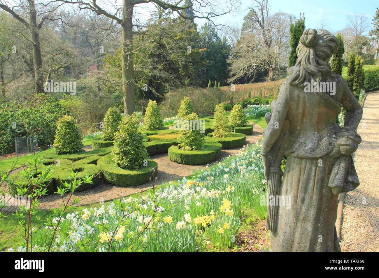 Schloss Belvoir, Leciestershire, UK. Statuen in formalen Gärten am Schloss Belvoir zu Sommer Haus suchen, East Midlands, Großbritannien Stockfoto