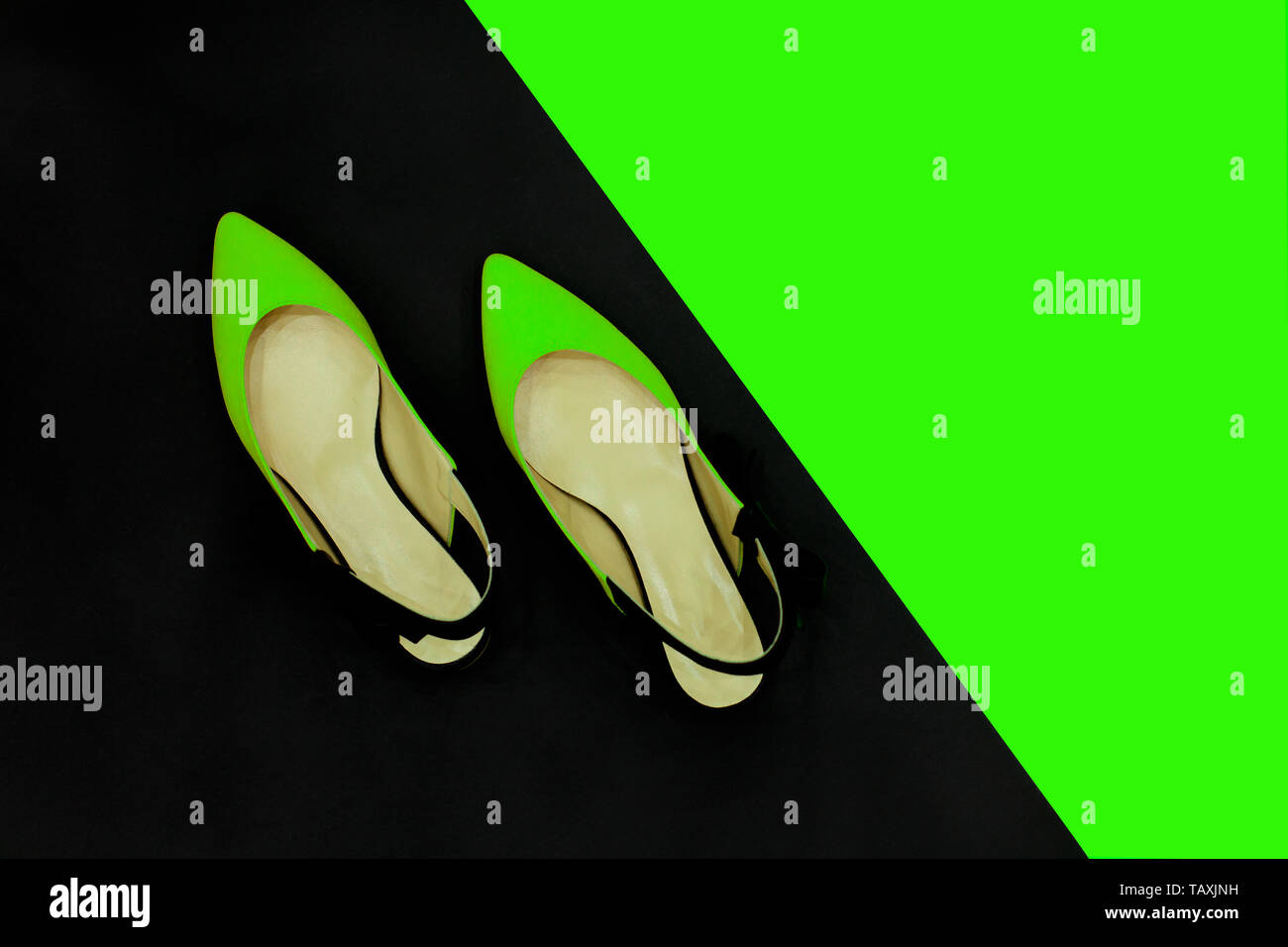 Neon Grun Schwarz Sommer Schuhe Sommer Madchen Outfit Luxus Party Schuhe Hipster Essentials Minimale Modische Konzept Modische Accessoires Sommer Ou Stockfotografie Alamy