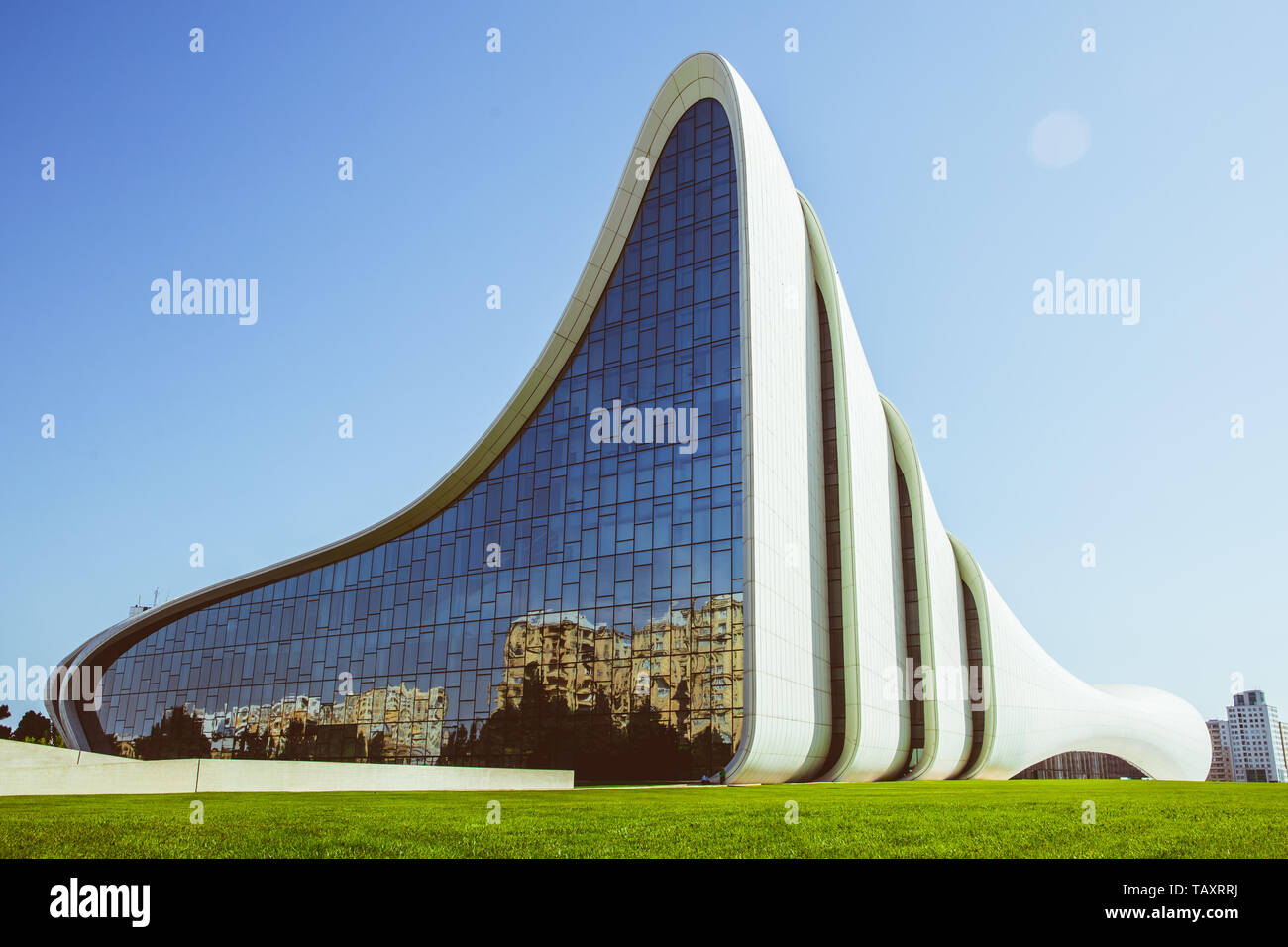 BAKU, Aserbaidschan - Mai 26: Heydar Aliyev, berühmten architektonischen Wahrzeichen in Baku von Zaha Hadid. Mai 2019. Modernes Kulturzentrum, die Stockfoto