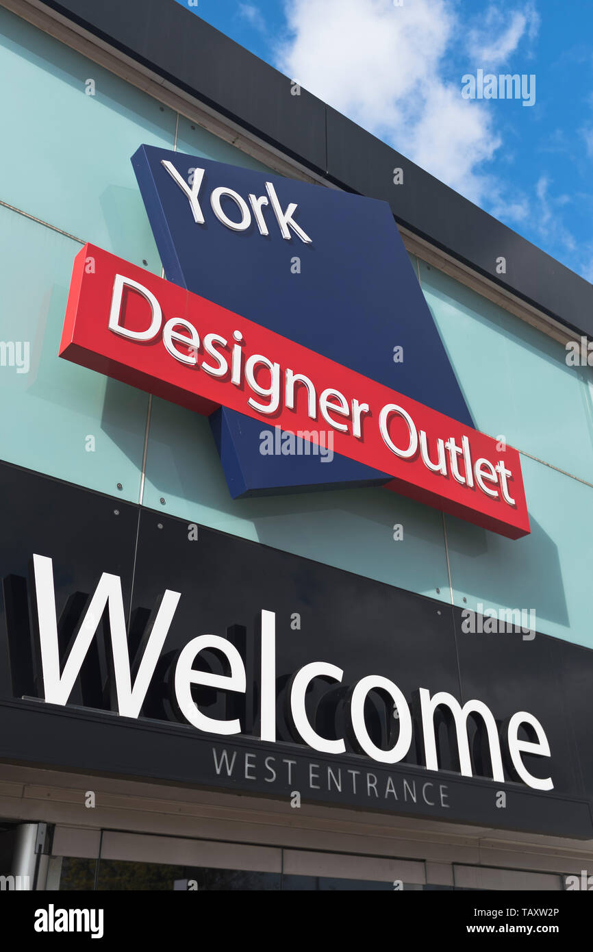 dh McArthur glen Designer Outlet SHOPPING UK Eingang willkommen McAutherGlens York mcarthurglen Mall Stockfoto