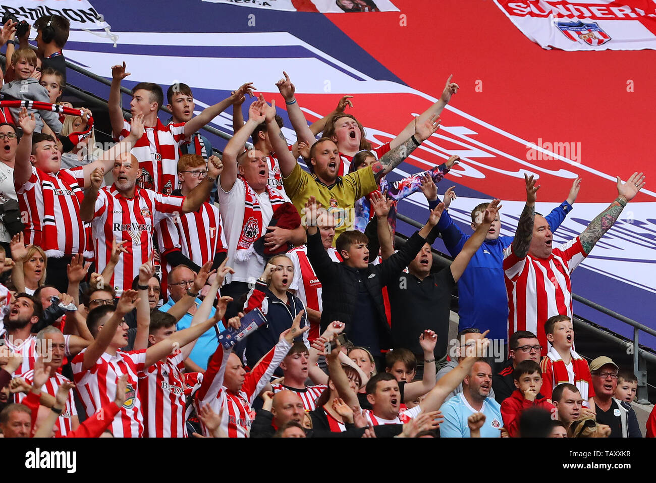 Sunderland Fans jubeln auf ihrer Seite - Charlton Athletic v Sunderland, Sky Bet Liga eine Play-Off Final, Wembley Stadion, London - 26. Mai 2019 Editorial nur verwenden - DataCo Einschränkungen Stockfoto