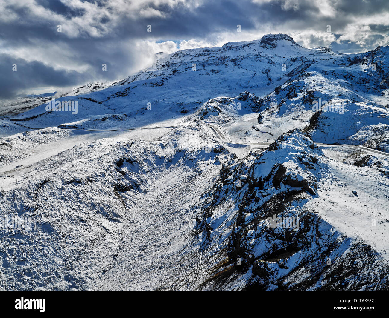 Schnee bedeckt Hengill Berg, Island Stockfoto