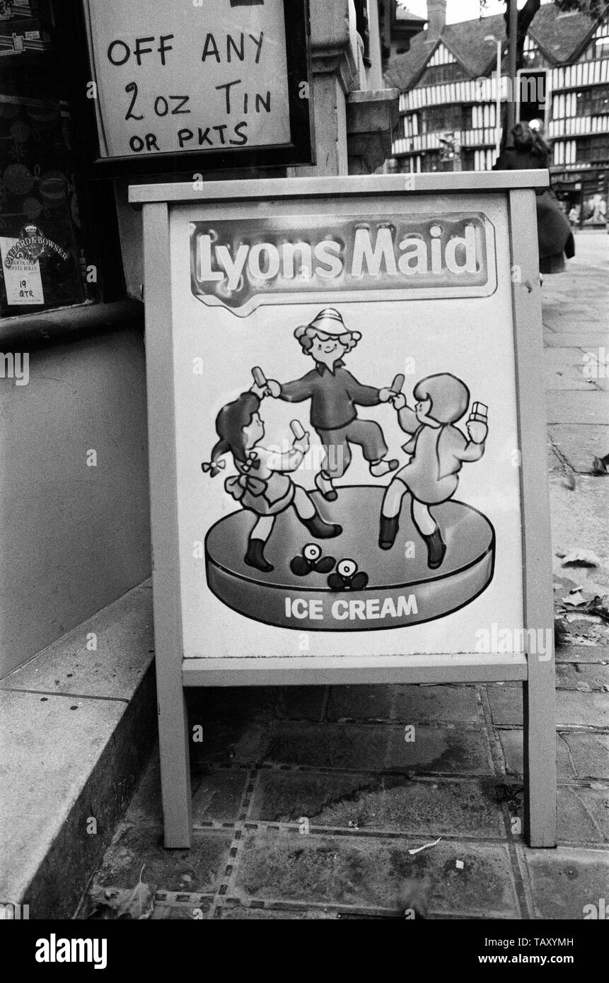 Lyons Maid Poster. 14. Oktober 1976. Stockfoto