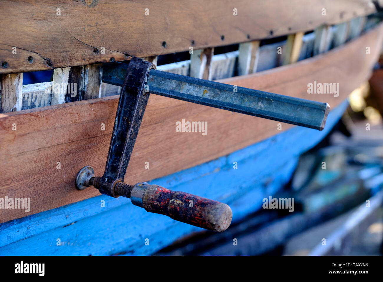 Boot Reparaturen auf Bristol Harbourside; Bristol UK Stockfoto