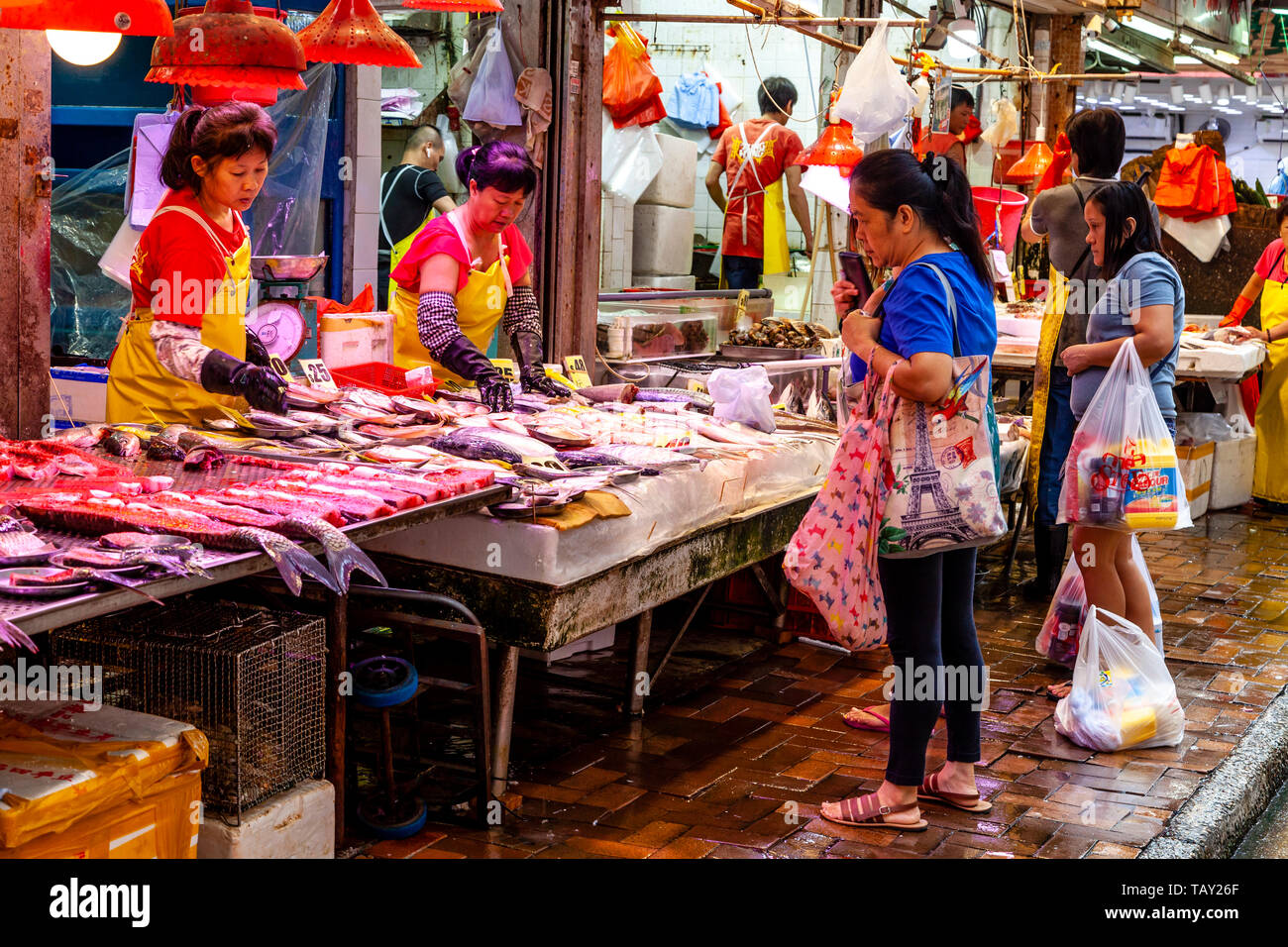 Tunghing nasser Fisch und Meeresfrüchte Shop, Bowrington Straße Food Market, Hongkong, China Stockfoto