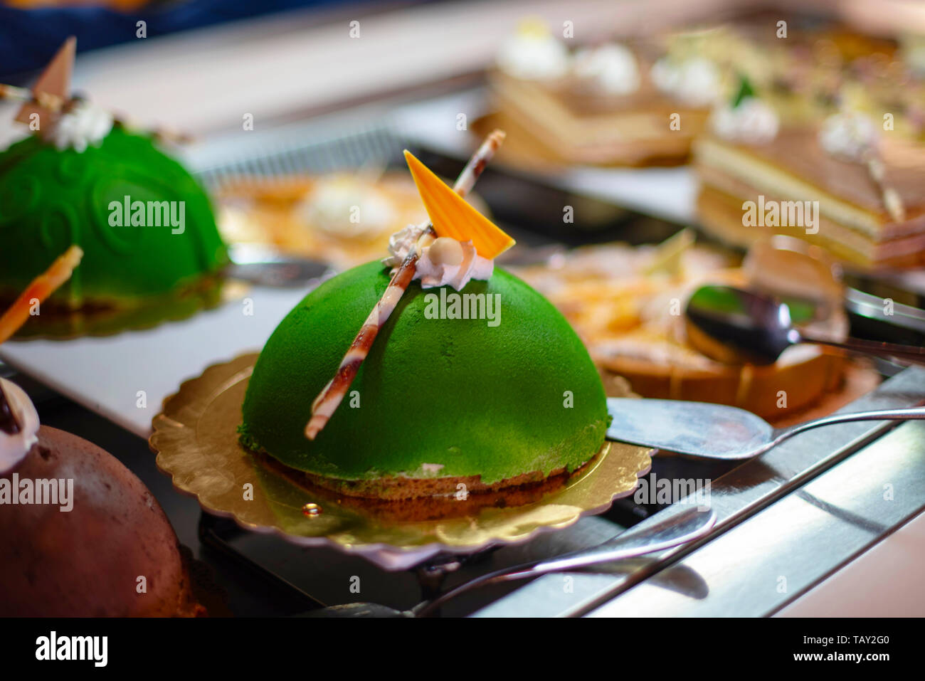 Die grünen Kuchen auf dem Buffet Stockfoto