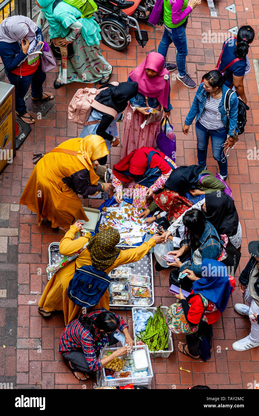 Indonesische Frauen verkaufen Street Food, Causeway Bay, Hong Kong, China Stockfoto