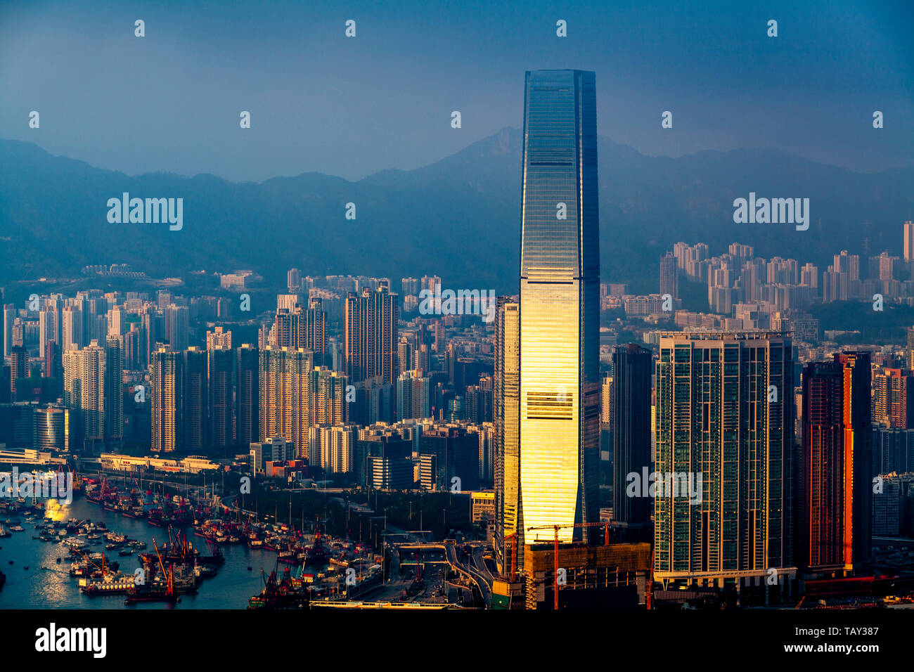 Ein Blick auf das International Commerce Centre und das Hong Kong Skyline von Victoria Peak, Hong Kong, China Stockfoto