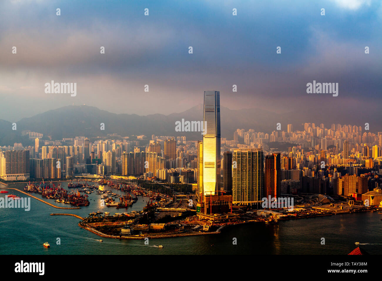 Ein Blick auf das International Commerce Centre und das Hong Kong Skyline von Victoria Peak, Hong Kong, China Stockfoto